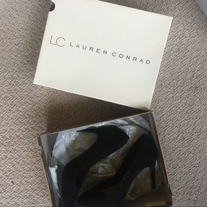 Lauren Conrad Black Blossom Pump